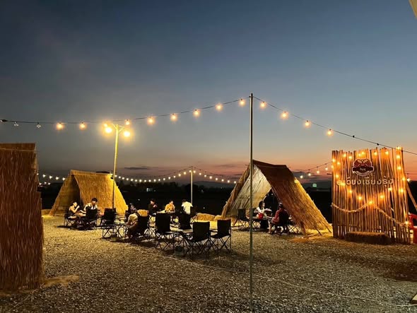 ร้านนอัญฟู สไตล์แค้มป์ปิ้ง